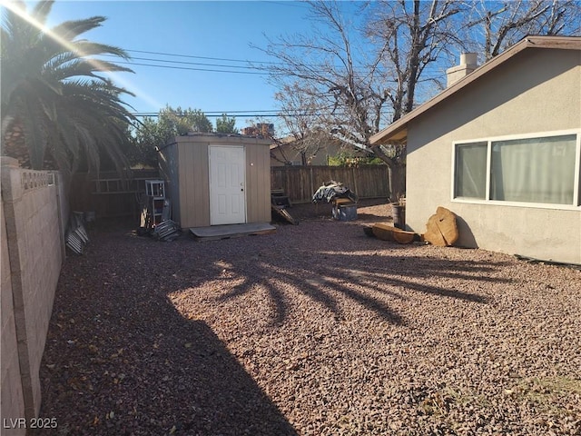 view of yard with a storage shed