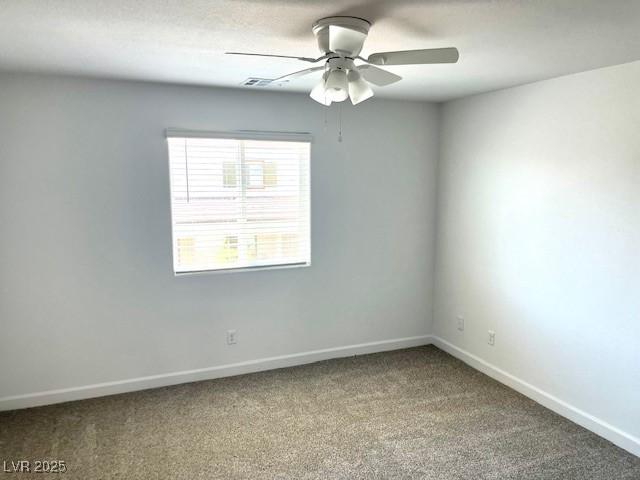 unfurnished room featuring ceiling fan and carpet flooring