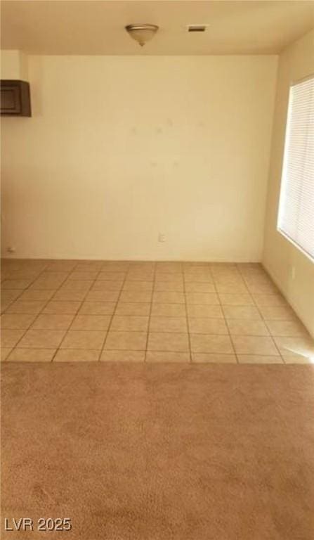 unfurnished room featuring light tile patterned floors