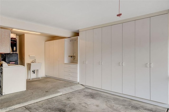 garage with washer / dryer and sink