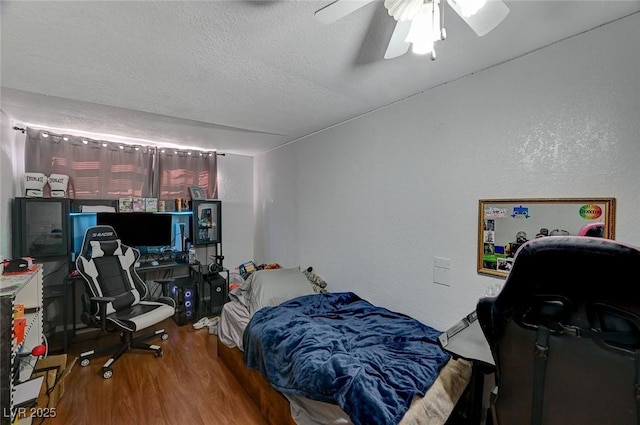 632 D, Boulder City, NV 89005 - bedroom with wood finished floors, an office area, a textured ceiling, and a ceiling fan