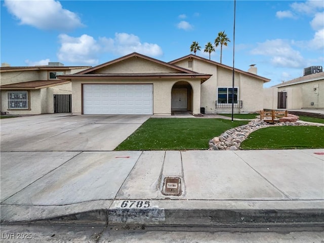 view of front facade featuring a garage and a front yard