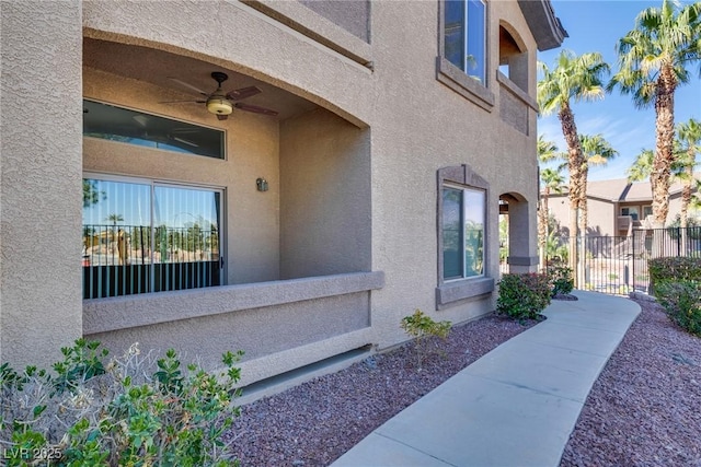 doorway to property with ceiling fan