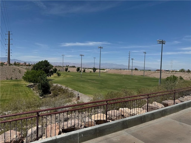 view of yard featuring a mountain view