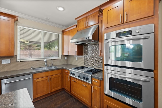 kitchen with sink, crown molding, backsplash, stainless steel appliances, and dark hardwood / wood-style floors