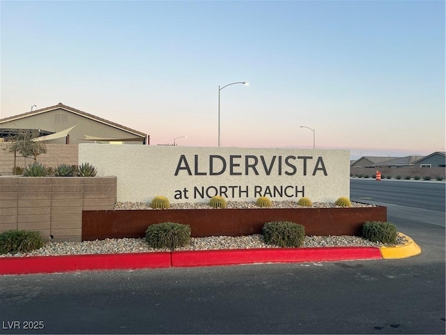 view of community / neighborhood sign