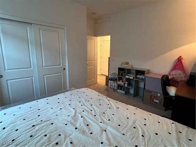 bedroom featuring a closet