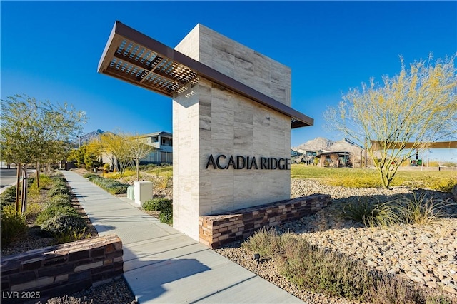 view of community / neighborhood sign