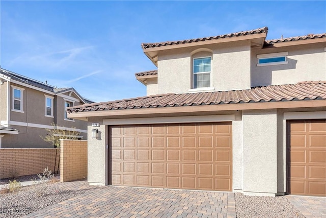 view of front facade featuring a garage