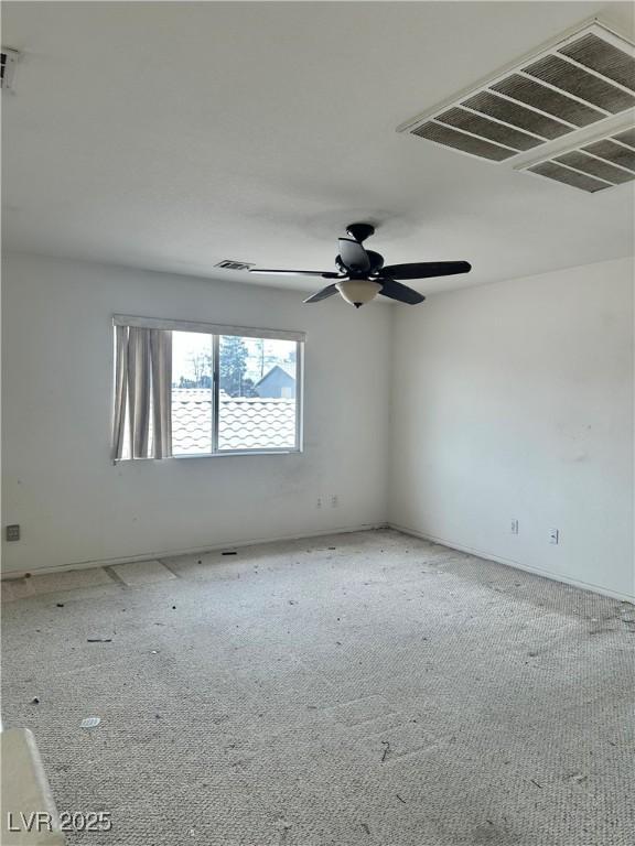 carpeted empty room featuring ceiling fan