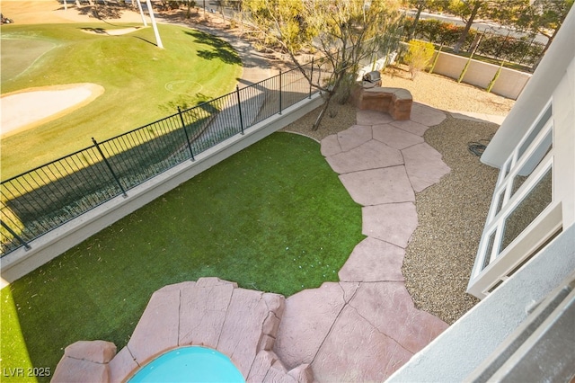 view of yard featuring a patio area