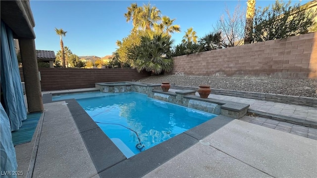 view of swimming pool with an in ground hot tub and a patio area