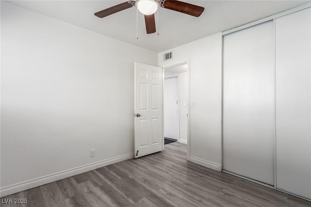 unfurnished bedroom featuring light hardwood / wood-style floors, a closet, and ceiling fan