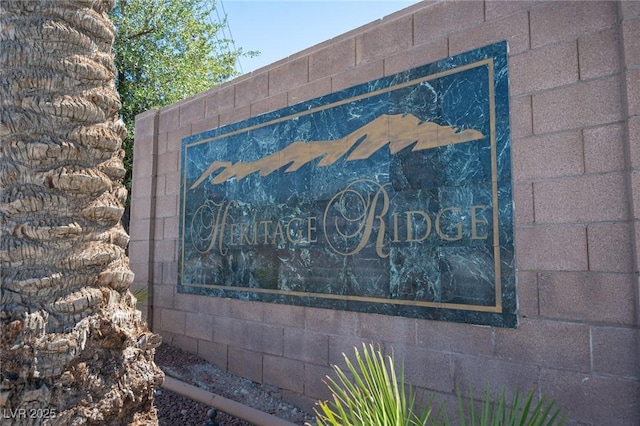 view of community / neighborhood sign