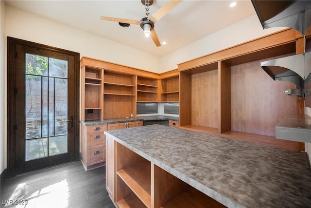 walk in closet with dark wood-type flooring and a ceiling fan