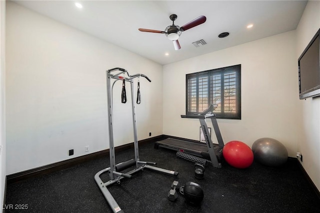 workout room with recessed lighting, visible vents, ceiling fan, and baseboards