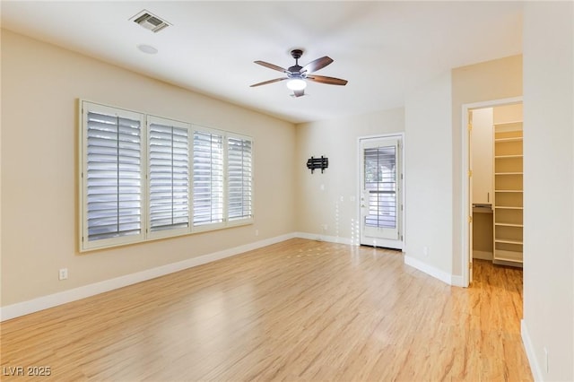 empty room featuring light hardwood / wood-style floors and ceiling fan