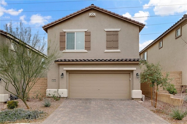 view of front facade featuring a garage