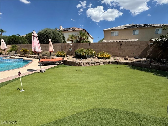 view of yard featuring a fenced in pool