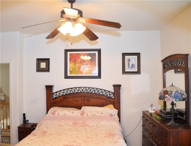 bedroom with ceiling fan