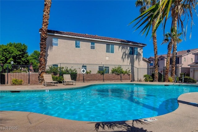 view of swimming pool