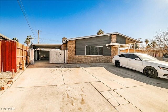 view of front facade featuring a carport