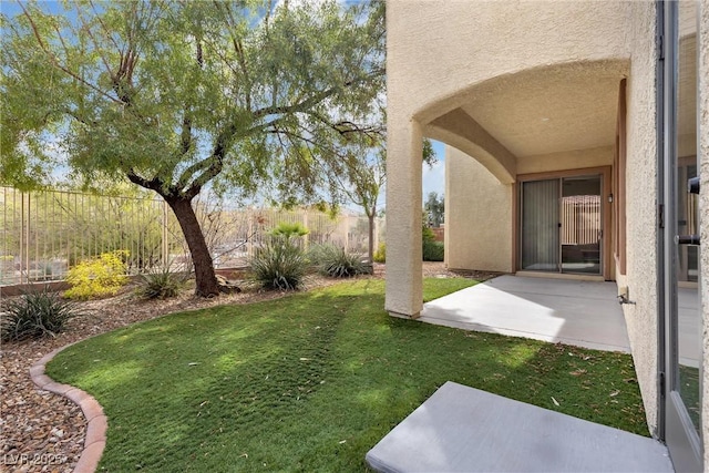 view of yard featuring a patio area