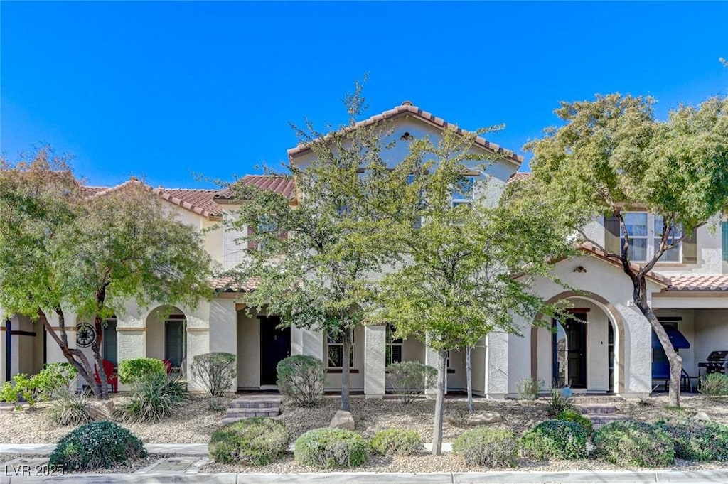 view of mediterranean / spanish-style home