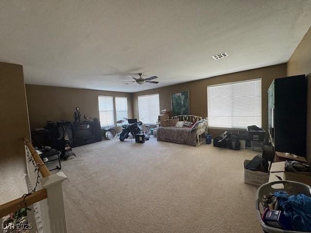 carpeted living room featuring ceiling fan