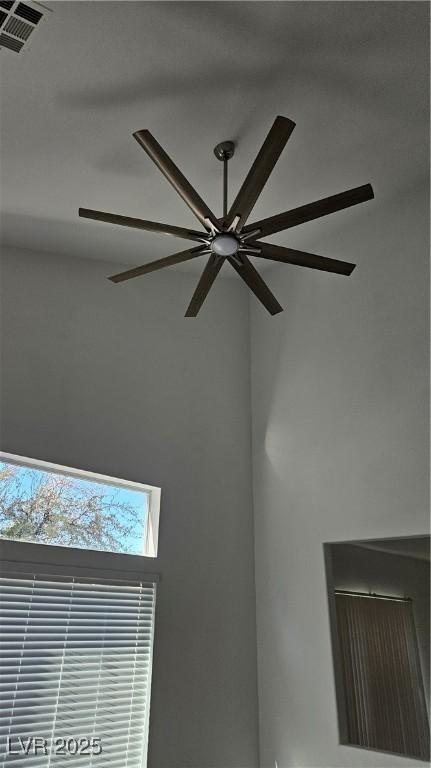 details featuring visible vents and ceiling fan