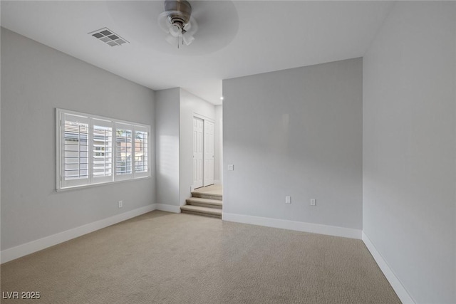 unfurnished room with light carpet and ceiling fan