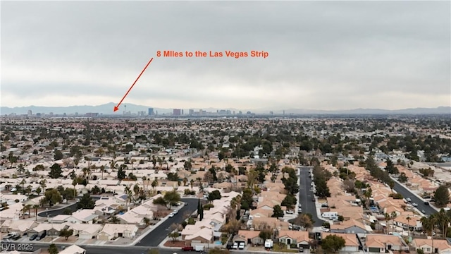 birds eye view of property featuring a mountain view