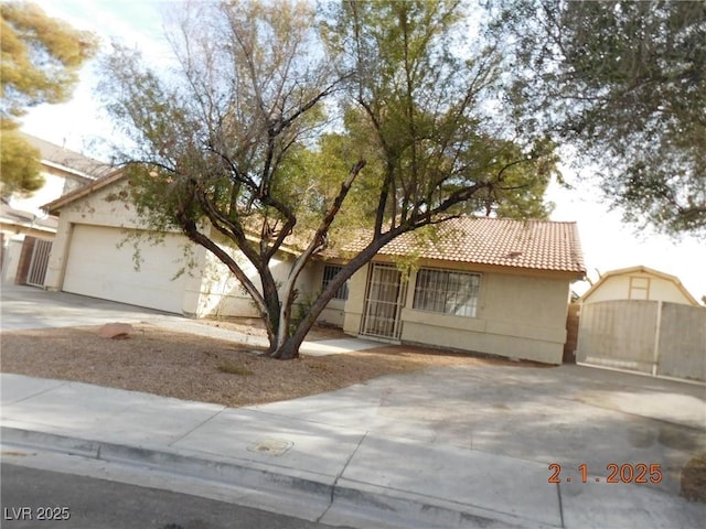 view of front of property featuring a garage