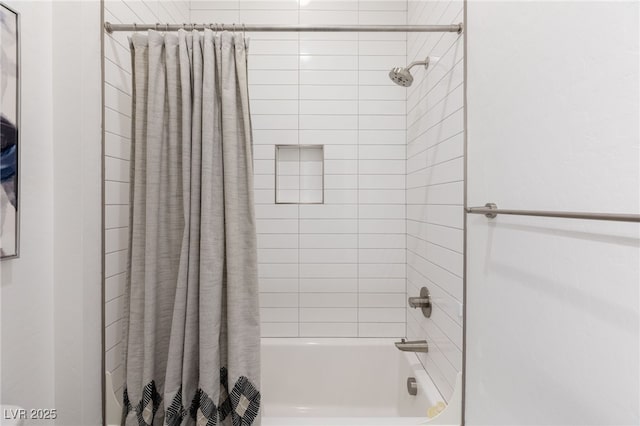 bathroom featuring shower / bath combo