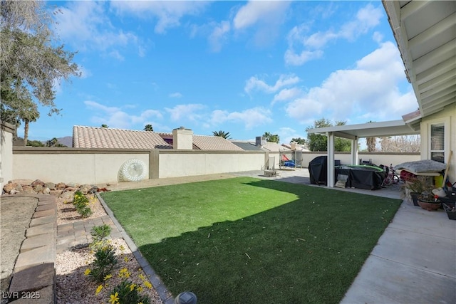 view of yard featuring a patio