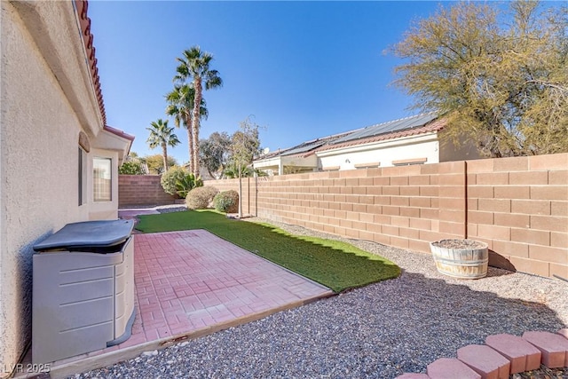 view of yard featuring a patio