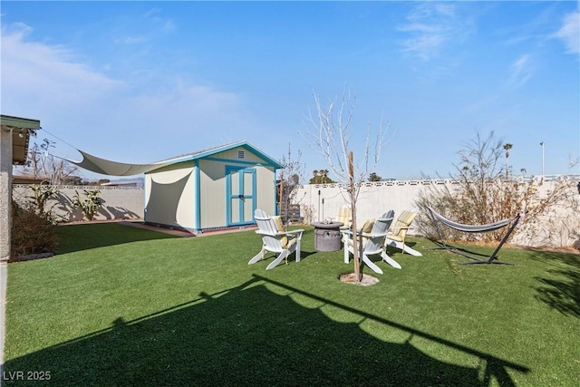 view of yard featuring a shed