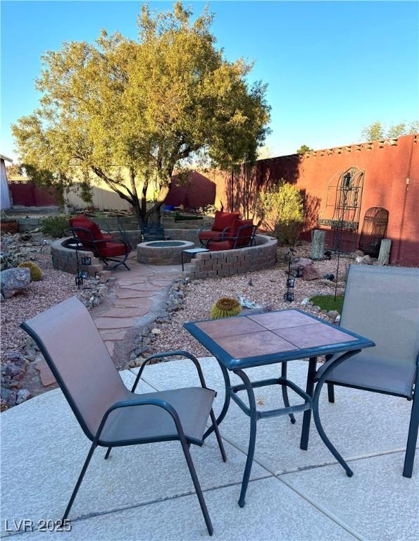 view of patio featuring a fire pit