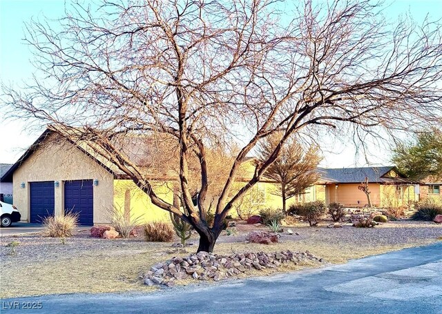 view of front facade with a garage