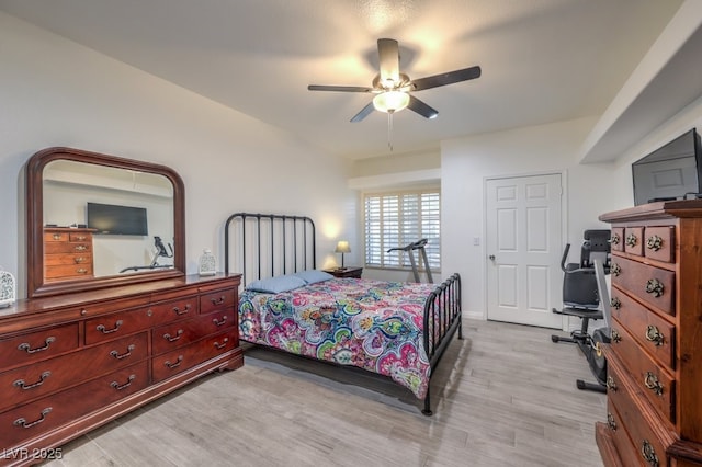 bedroom with light wood-style flooring and a ceiling fan