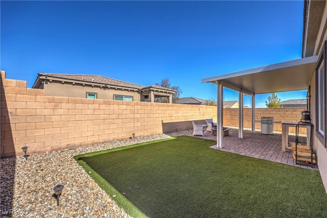 view of yard featuring a patio area