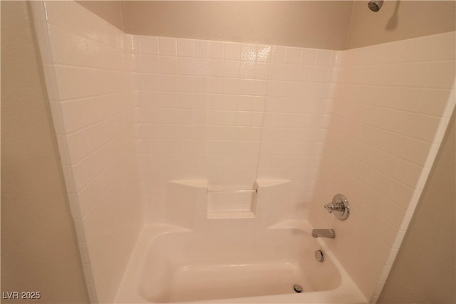 bathroom with bathtub / shower combination