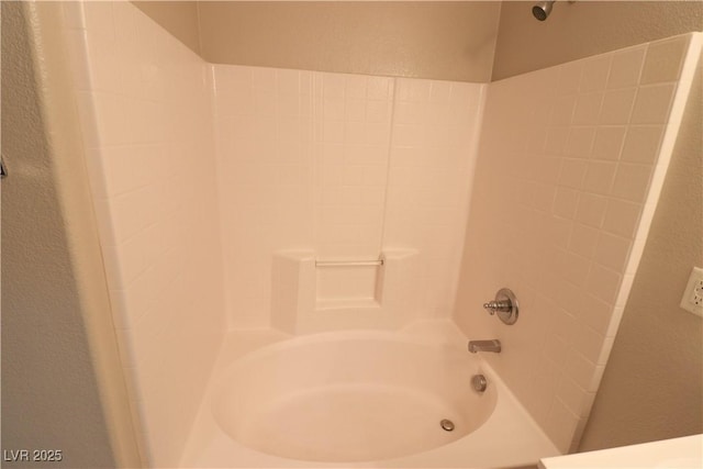 bathroom with washtub / shower combination