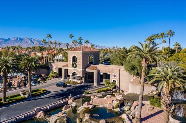 view of front of house featuring a mountain view