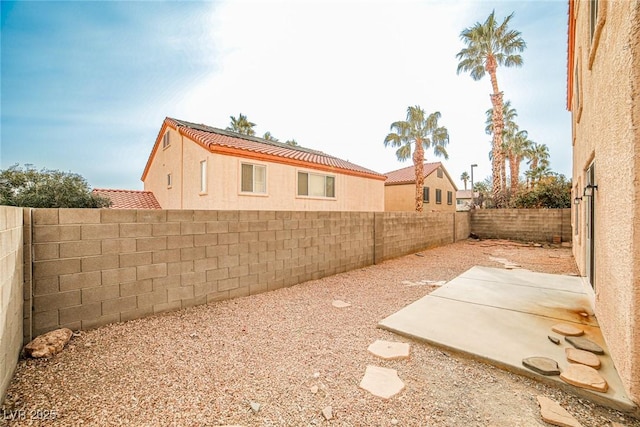 view of yard featuring a patio