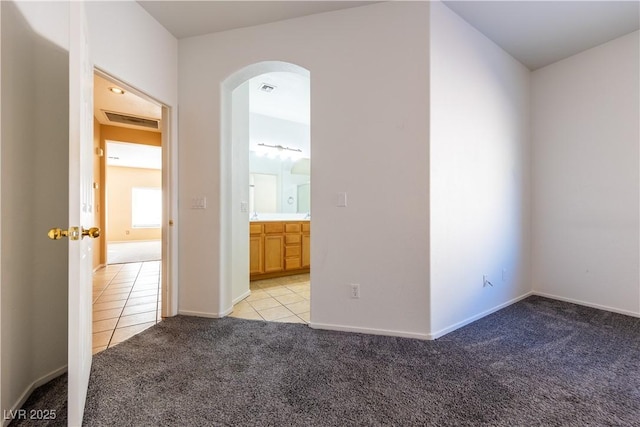 view of carpeted spare room