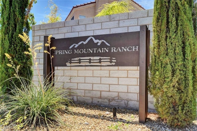 view of community / neighborhood sign