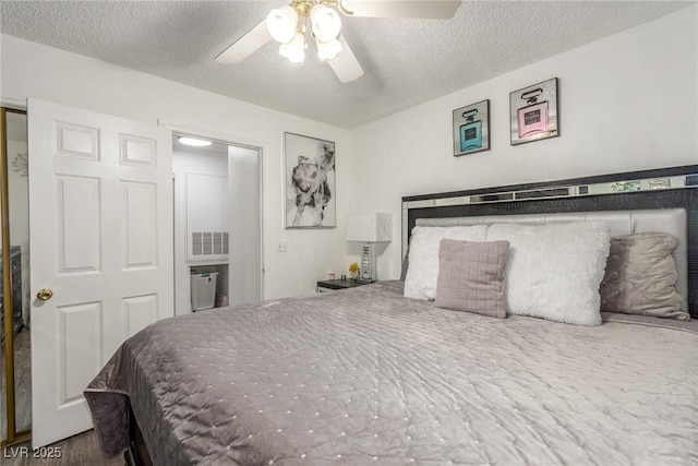 bedroom featuring ceiling fan and a textured ceiling