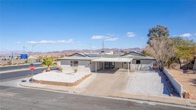 single story home featuring a mountain view