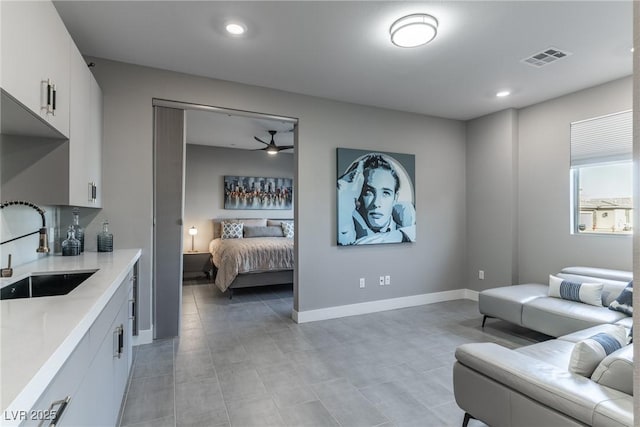 living room with sink and ceiling fan